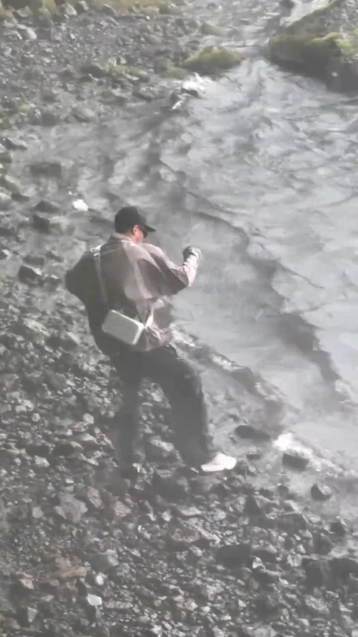 赛程安排-布克冰岛旅游🚶‍♂️在火山面前“大秀刺探步”🤣