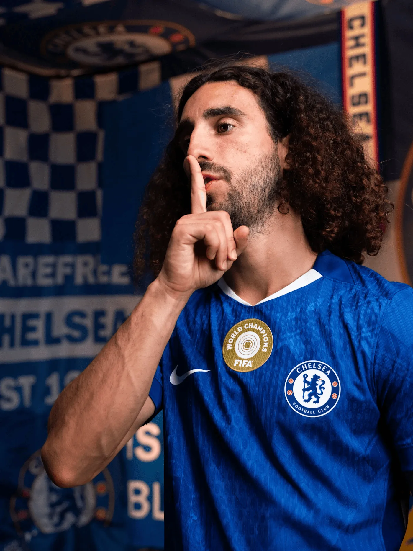 官方直播-库库：和恩佐等人关系都很好；托辛嗓门大；拉维亚爱玩社媒