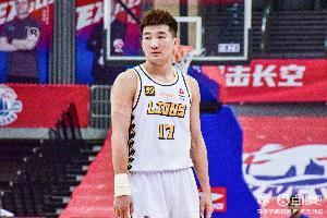 官方直播-孙铭徽成CBA历史首位后卫DPOY！此前获奖的均是锋线球员