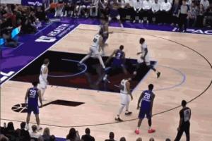 LOL全球总决赛2025-明演？小马丁三分线外出手空气球！美媒：历史最糟糕三不沾！