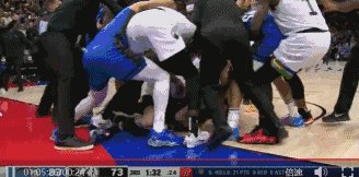 官方直播-魔术森林狼爆发激烈冲突 萨格斯“擒杀”小里弗斯